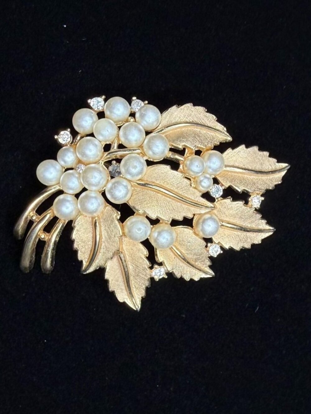 VTG Trifari Brushed Gold Tone Faux Pearl & Rhinestone Leaf Brooch Signed 3"